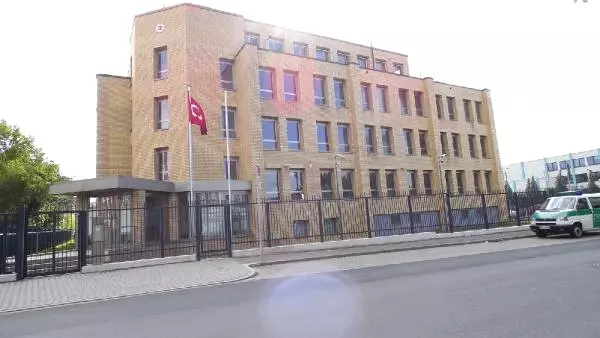 Almanya'da Oy Kullanacak Türk Seçmene Kırmızı Halı Almanya'da Oy Kullanacak Türk Seçmene Kırmızı Halı