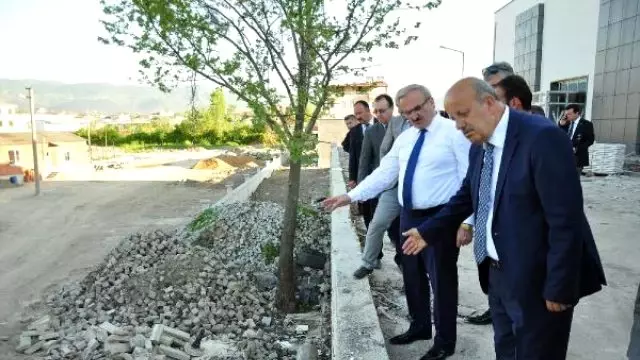 Validen İnşaat İşçilerine: Sizi Buraya Gömerim Validen İnşaat İşçilerine: Sizi Buraya Gömerim