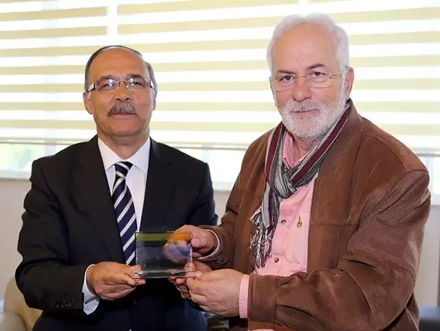 Jüriden Rektör Prof. Dr. Cemil Çelik'e Ziyaret Jüriden Rektör Prof. Dr. Cemil Çelik'e Ziyaret