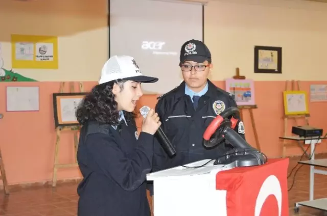 Besni'de Trafik Haftası Kutlandı Besni'de Trafik Haftası Kutlandı