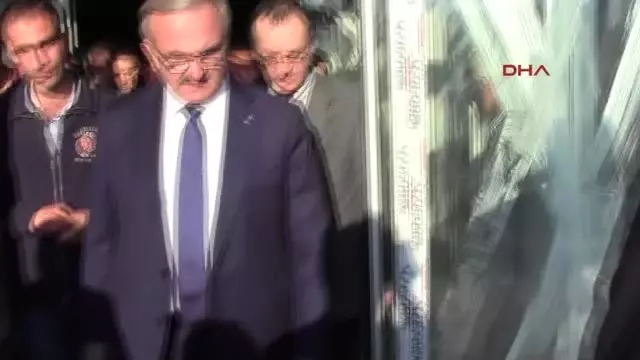 Bursa - Hastane İnşaatındaki İşçiliği Beğenmeyen Vali Şantiye Şefine Fırça Attı Bursa - Hastane İnşaatındaki İşçiliği Beğenmeyen Vali Şantiye Şefine Fırça Attı