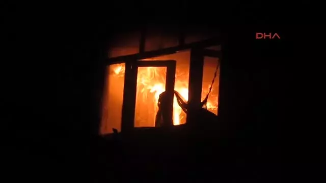 Sandıklı Yangın 2 Evi Kül Etti
