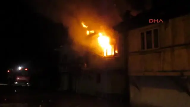 Sandıklı Yangın 2 Evi Kül Etti
