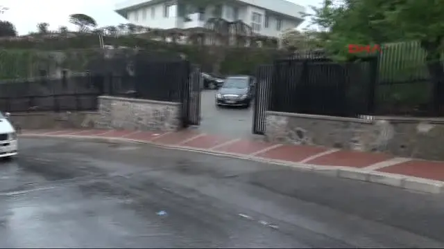 Abdullah Gül Yeni Evinin Yakınındaki Camide Cuma Namazını Kıldı Abdullah Gül Yeni Evinin Yakınındaki Camide Cuma Namazını Kıldı