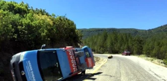 Bağımsız Adayın Seçim Minibüsüne Kaya Parçası Çarptı: 1 Ölü, 4 Yaralı