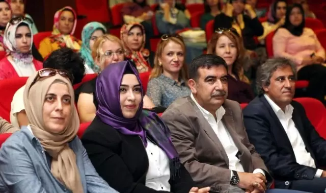 AK Parti'li Sena Nur Çelik, Anneler Günü Programına Katıldı