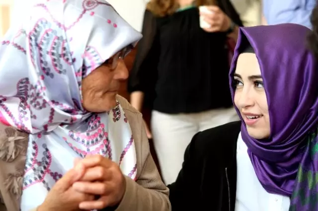 AK Parti'li Sena Nur Çelik, Anneler Günü Programına Katıldı