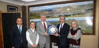 Anadolu Lisesi'nden Belediye Başkanı Memiş'e Şükran Plaketi
