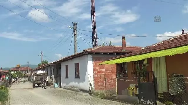 Evinin Kolonundan 'Elektrik Direği' Çıktı Evinin Kolonundan 'Elektrik Direği' Çıktı