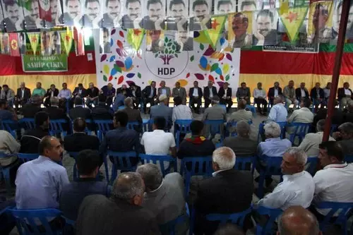 Batman'da Raman Aşireti'nden Sonra Baravi Aşireti de HDP'ye Katıldı Batman'da Raman Aşireti'nden Sonra Baravi Aşireti de HDP'ye Katıldı