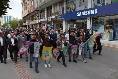 Batman'da Raman Aşireti'nden Sonra Baravi Aşireti de HDP'ye Katıldı Batman'da Raman Aşireti'nden Sonra Baravi Aşireti de HDP'ye Katıldı