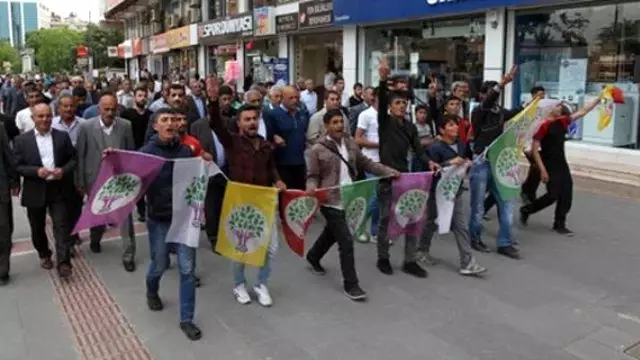 Batman'da Raman Aşireti'nden Sonra Baravi Aşireti de HDP'ye Katıldı Batman'da Raman Aşireti'nden Sonra Baravi Aşireti de HDP'ye Katıldı