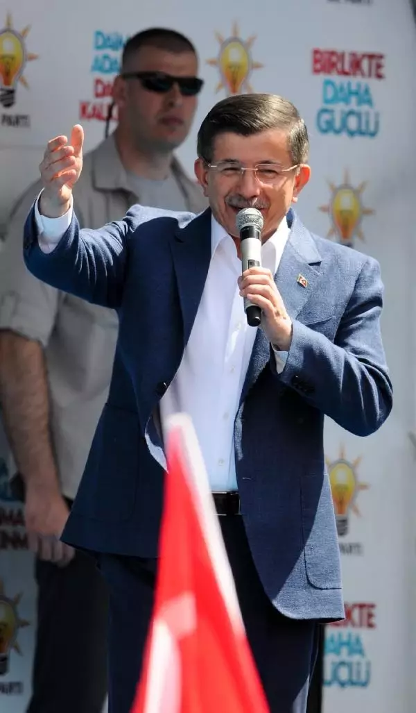Davutoğlu: Bahçeli'ye Şeref Dersi Vereceğiz Davutoğlu: Bahçeli'ye Şeref Dersi Vereceğiz