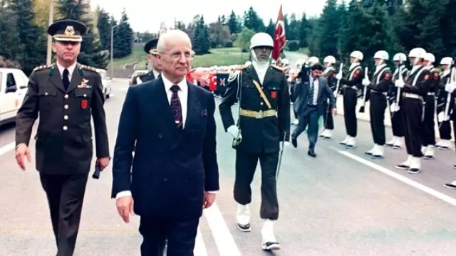 Kenan Evren, Defnedildiği Devlet Mezarlığı'nı Kendisi Açmış Kenan Evren, Defnedildiği Devlet Mezarlığı'nı Kendisi Açmış