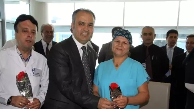 Çavuşoğlu'ndan Beyaz Meleklere Kutlama Çavuşoğlu'ndan Beyaz Meleklere Kutlama