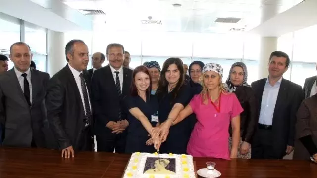 Çavuşoğlu'ndan Beyaz Meleklere Kutlama Çavuşoğlu'ndan Beyaz Meleklere Kutlama