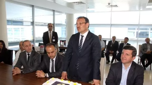 Çavuşoğlu'ndan Beyaz Meleklere Kutlama Çavuşoğlu'ndan Beyaz Meleklere Kutlama