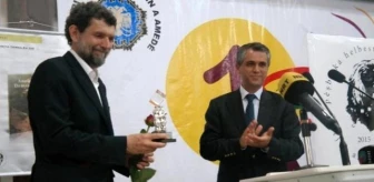 Diyarbakır Kitap Fuarı'nda Arjen Arin Şiir Yarışması Ödülü Verildi
