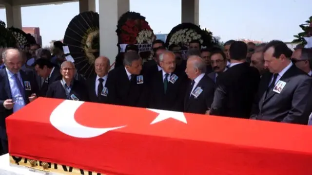 Oktay Ekşi'nin Eşi Son Yolculuğuna Uğurlandı
