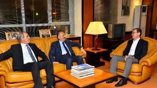 Sağlık Bakanı Müezzinoğlu'ndan, Turhan Gençoğlu'na Ziyaret Sağlık Bakanı Müezzinoğlu'ndan, Turhan Gençoğlu'na Ziyaret