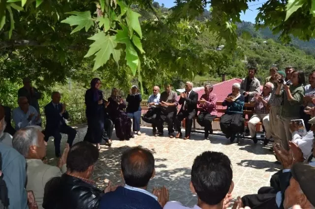 Yalvaç: 'Önceden Doktor Bulamıyordunuz Şimdi Doktor Seçebiliyorsunuz' Yalvaç: 'Önceden Doktor Bulamıyordunuz Şimdi Doktor Seçebiliyorsunuz'