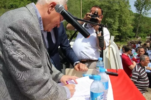 Köylüler Milletvekili Adaylarına Taahhütname İmzalattı