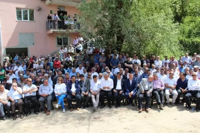 Köylüler Milletvekili Adaylarına Taahhütname İmzalattı