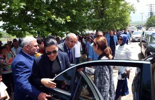 Bakan İslam'ı Karşılama Kuyruğu Bakan İslam'ı Karşılama Kuyruğu