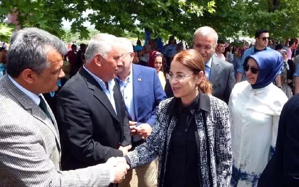Bakan İslam'ı Karşılama Kuyruğu Bakan İslam'ı Karşılama Kuyruğu