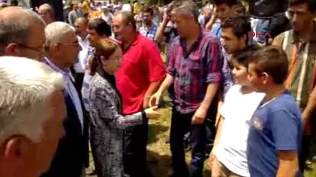Bakan İslam'ı Karşılama Kuyruğu Bakan İslam'ı Karşılama Kuyruğu