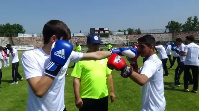 19 Mayıs Atatürk'ü Anma, Gençlik ve Spor Bayramı Sakarya'da Kutlandı