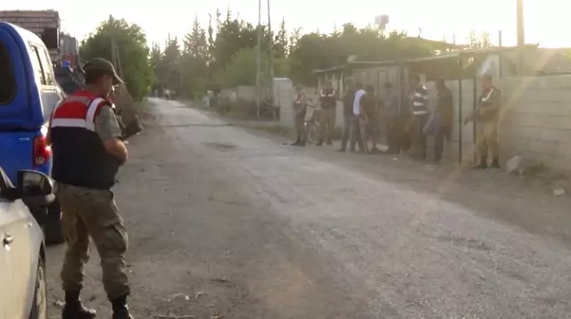 Hatay'da İki Aile Arasında Bıçaklı Kavga: 4 Yaralı Hatay'da İki Aile Arasında Bıçaklı Kavga: 4 Yaralı