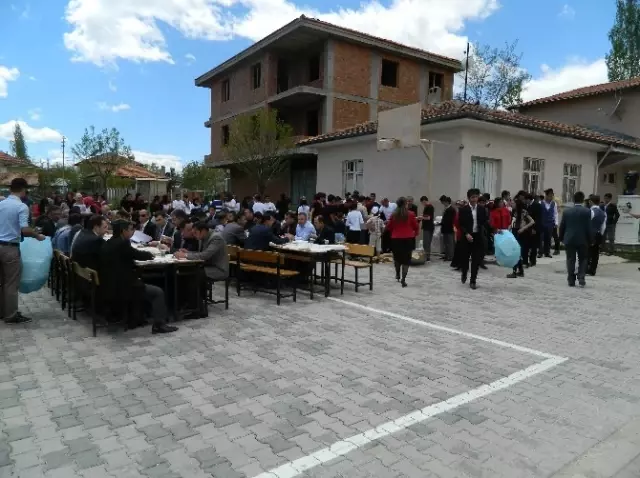 Sağlık Meslek Lisesi'nde Etli Pilav Eşliğinde Kep Atıldı