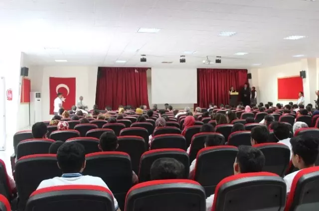 Yavuzeli'nde 19 Mayıs Atatürk'ü Anma, Gençlik ve Spor Bayramı Kutlaması Yavuzeli'nde 19 Mayıs Atatürk'ü Anma, Gençlik ve Spor Bayramı Kutlaması