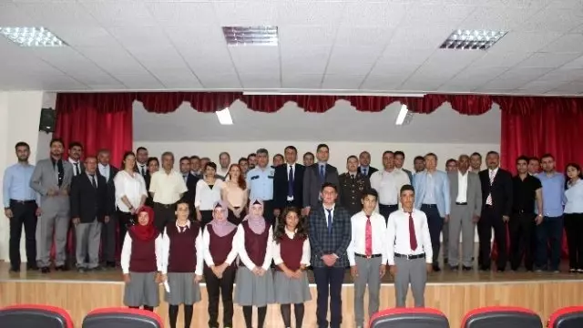 Yavuzeli'nde 19 Mayıs Atatürk'ü Anma, Gençlik ve Spor Bayramı Kutlaması Yavuzeli'nde 19 Mayıs Atatürk'ü Anma, Gençlik ve Spor Bayramı Kutlaması