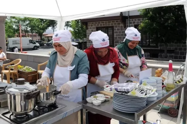 Altındağlı Kadınlar Bayat Ekmekten Harika Lezzetler Yaptı Altındağlı Kadınlar Bayat Ekmekten Harika Lezzetler Yaptı