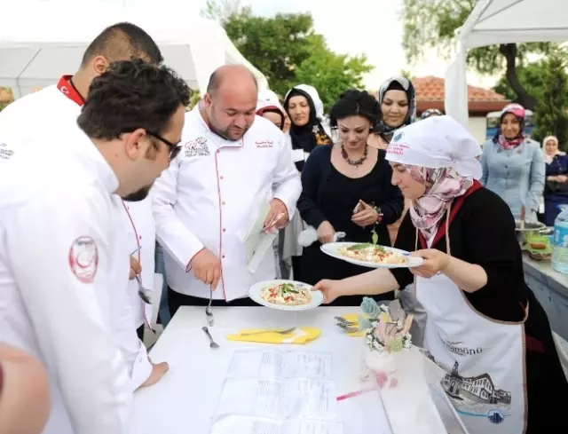 Altındağlı Kadınlar Bayat Ekmekten Harika Lezzetler Yaptı Altındağlı Kadınlar Bayat Ekmekten Harika Lezzetler Yaptı