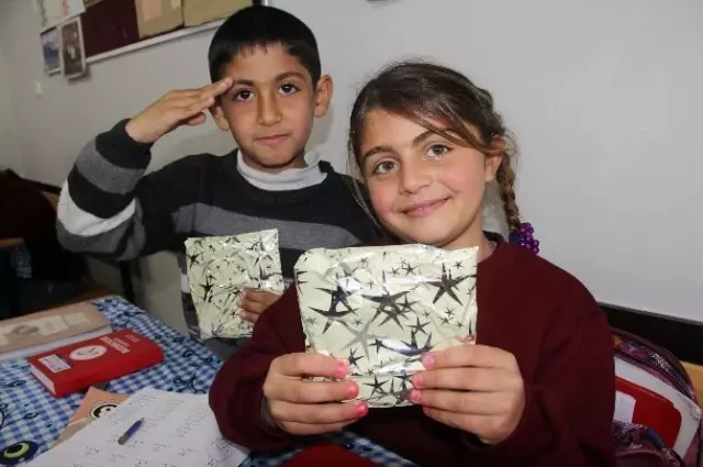 Gazi, Atık Kağıt Toplayarak 35 Bin Fakir Öğrenciye Yardım Etti