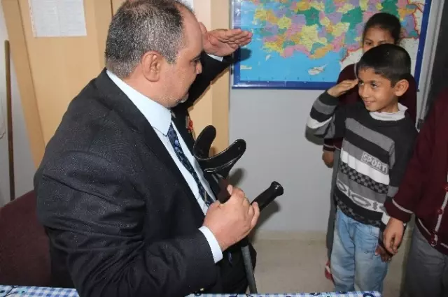 Gazi, Atık Kağıt Toplayarak 35 Bin Fakir Öğrenciye Yardım Etti