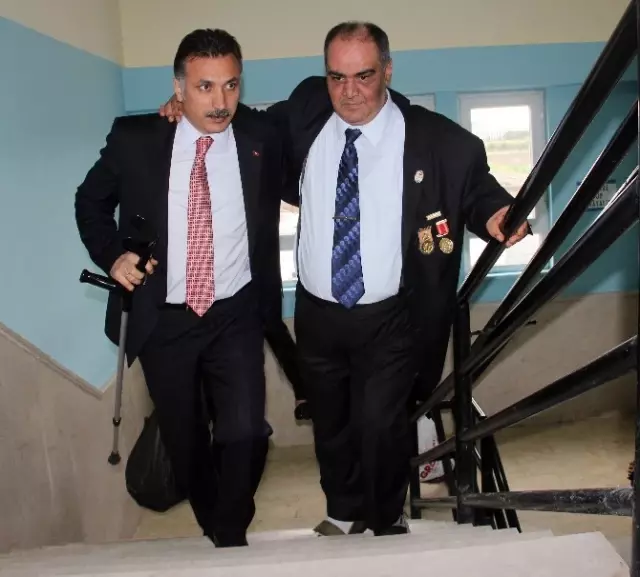 Gazi, Atık Kağıt Toplayarak 35 Bin Fakir Öğrenciye Yardım Etti