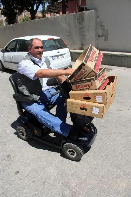 Gazi, Atık Kağıt Toplayarak 35 Bin Fakir Öğrenciye Yardım Etti
