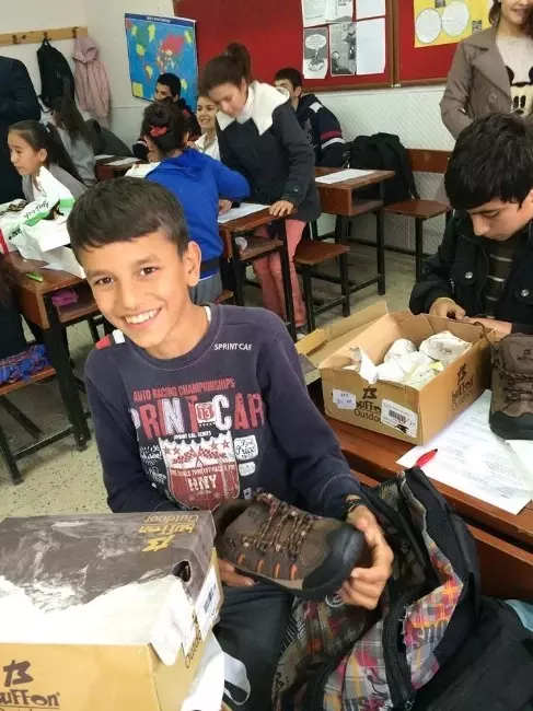 Gazi, Atık Kağıt Toplayarak 35 Bin Fakir Öğrenciye Yardım Etti