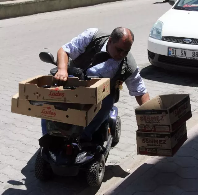 Gazi, Atık Kağıt Toplayarak 35 Bin Fakir Öğrenciye Yardım Etti