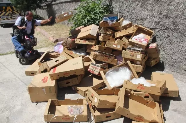 Gazi, Atık Kağıt Toplayarak 35 Bin Fakir Öğrenciye Yardım Etti