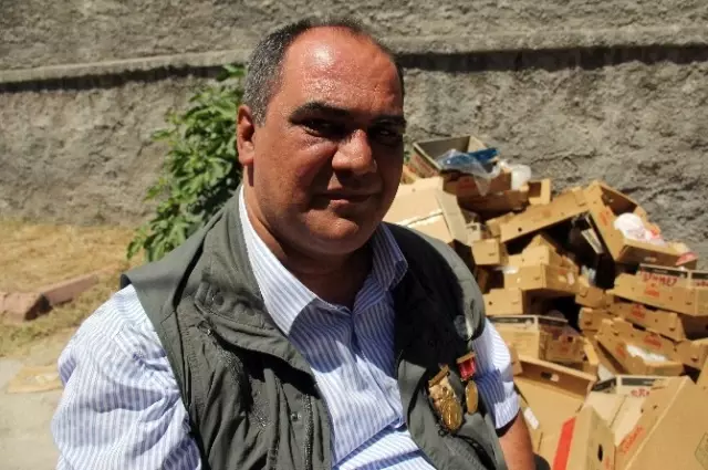 Gazi, Atık Kağıt Toplayarak 35 Bin Fakir Öğrenciye Yardım Etti
