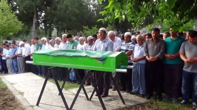 Edirne'deki Baraj İnşaatında Göçük Altına Kalarak Hayatını Kaybeden İki İşçi Toprağa Verildi