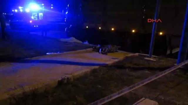 Afyonkarahisar - Kamyonla Motosiklet Çarpıştı 1 Ölü Afyonkarahisar - Kamyonla Motosiklet Çarpıştı 1 Ölü