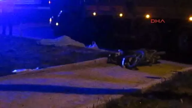 Afyonkarahisar - Kamyonla Motosiklet Çarpıştı 1 Ölü Afyonkarahisar - Kamyonla Motosiklet Çarpıştı 1 Ölü