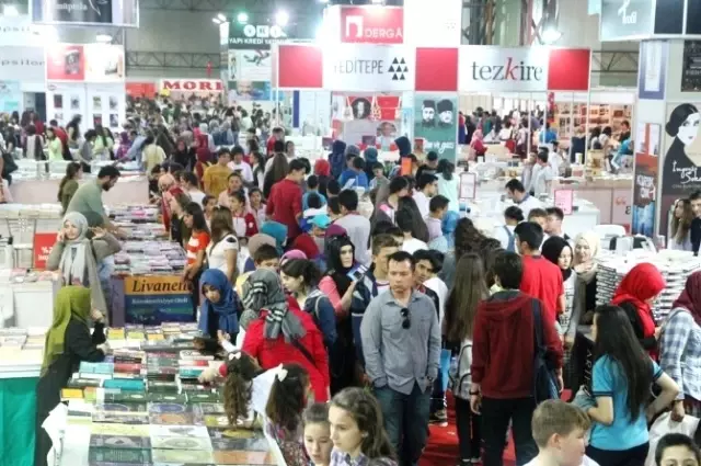Kocaeli Kitap Fuarı Zirveye Demir Attı Kocaeli Kitap Fuarı Zirveye Demir Attı