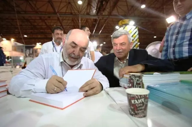 Kocaeli Kitap Fuarı Zirveye Demir Attı Kocaeli Kitap Fuarı Zirveye Demir Attı